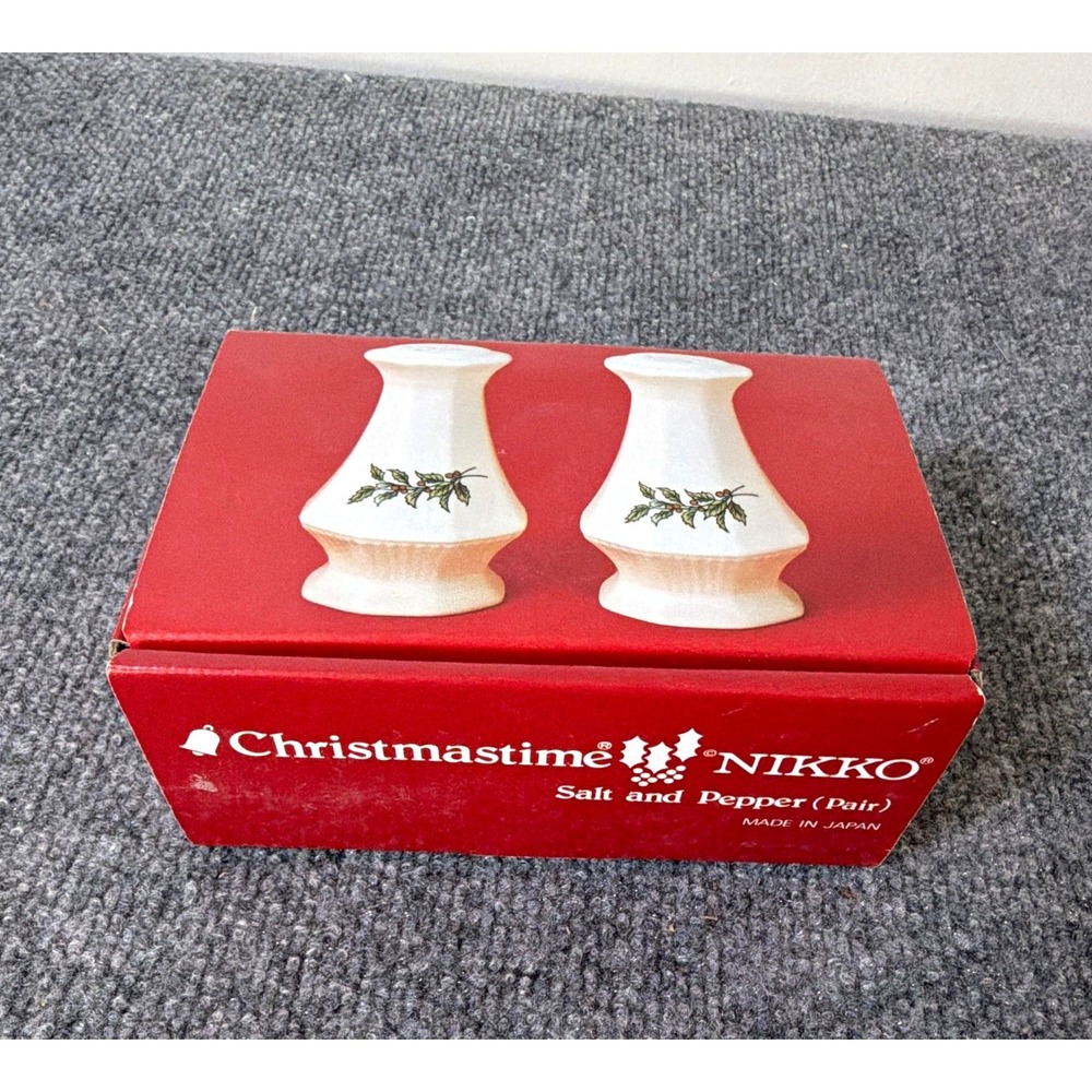 NIKKO Christmastime Holly Christmas Ceramic Salt & Pepper Shaker Set w/ Box